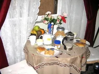 博达斯尼套房酒店